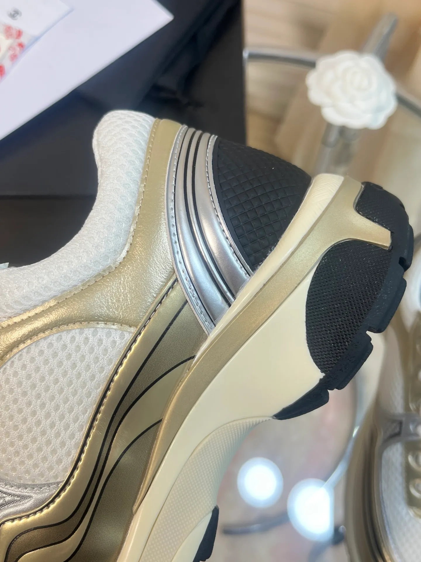 👟👟Ex-factory price 640👟👟 Women's shoes, women's clothing, men's +10chanel Chanel 2023 early spring vacation series, the latest casual sports shoes, silver white, gold white, silver gray, black and red! Incomparably beautiful and easy to wear, very light, the lining is also super soft, super comfortable, the upper is breathable, the color is high-end and durable, versatile. Upper: cowhide and cloth stitching. Lining: breathable mesh. Original foam combination outsole. Size: 35-45.
